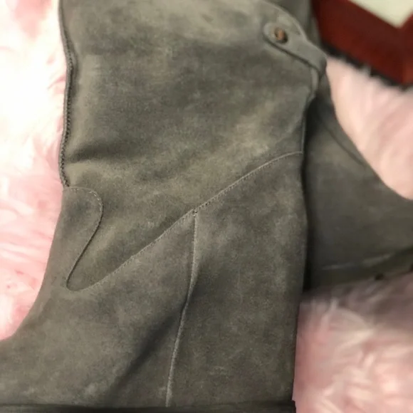 UGG Wedge Boots closing out closet  last chance - Picture 5 of 7